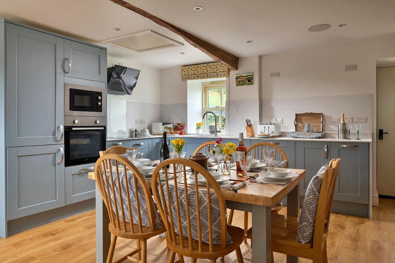 Finest Retreats - Moelis Granary - Luxury Cottage With Hot Tub Llandrillo Eksteriør billede