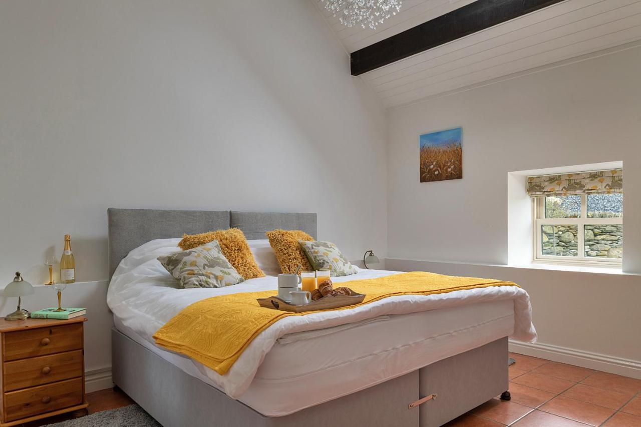 Finest Retreats - Moelis Granary - Luxury Cottage With Hot Tub Llandrillo Eksteriør billede
