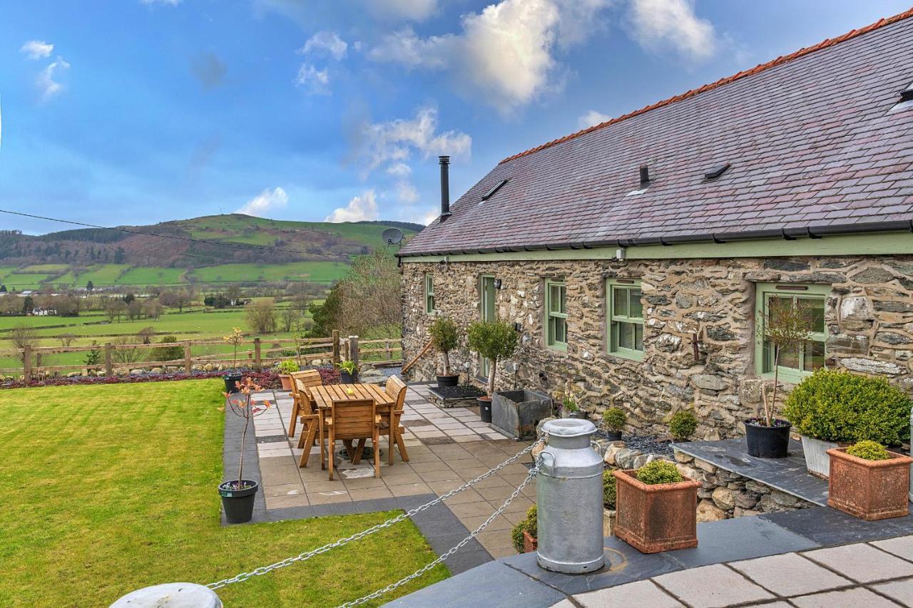 Finest Retreats - Moelis Granary - Luxury Cottage With Hot Tub Llandrillo Eksteriør billede