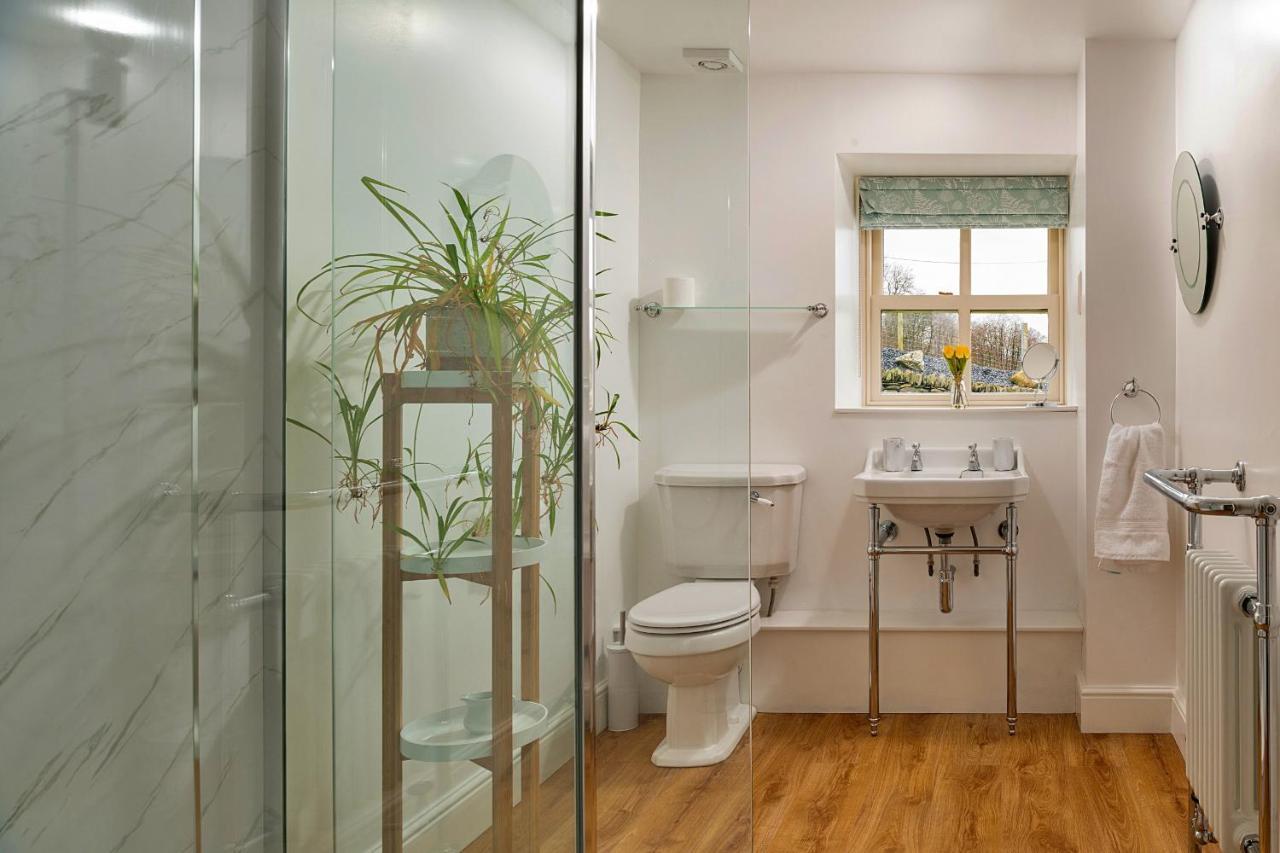 Finest Retreats - Moelis Granary - Luxury Cottage With Hot Tub Llandrillo Eksteriør billede