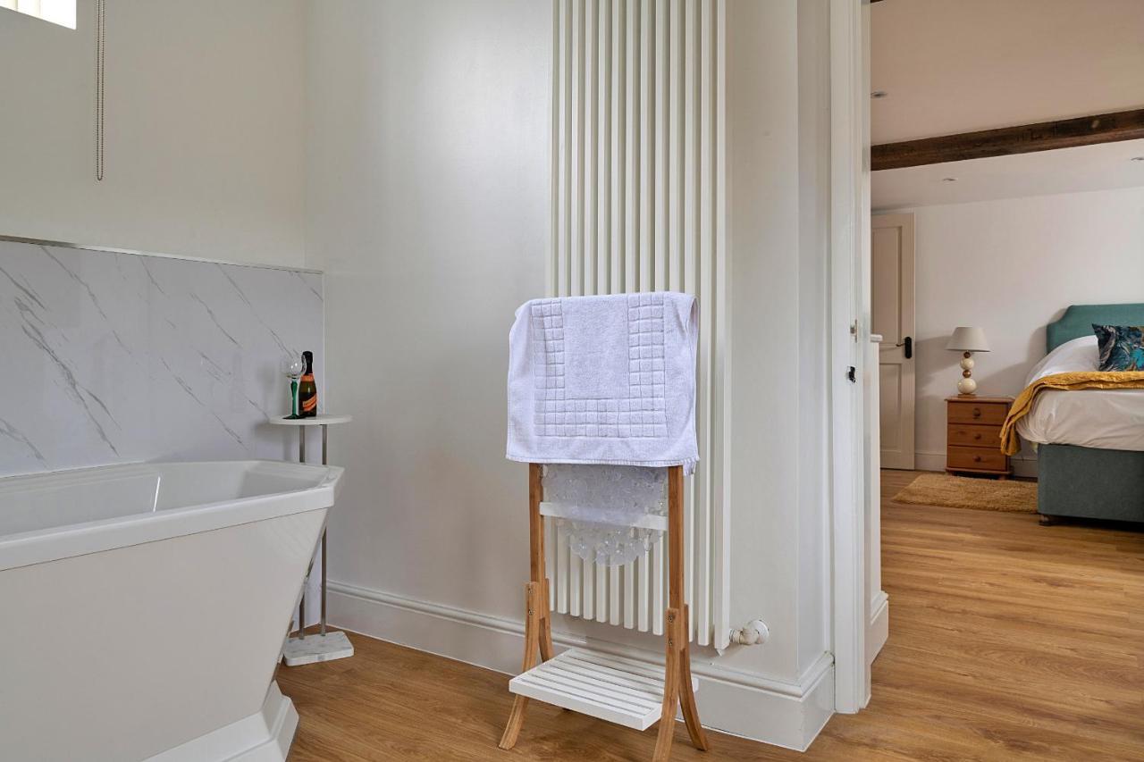 Finest Retreats - Moelis Granary - Luxury Cottage With Hot Tub Llandrillo Eksteriør billede
