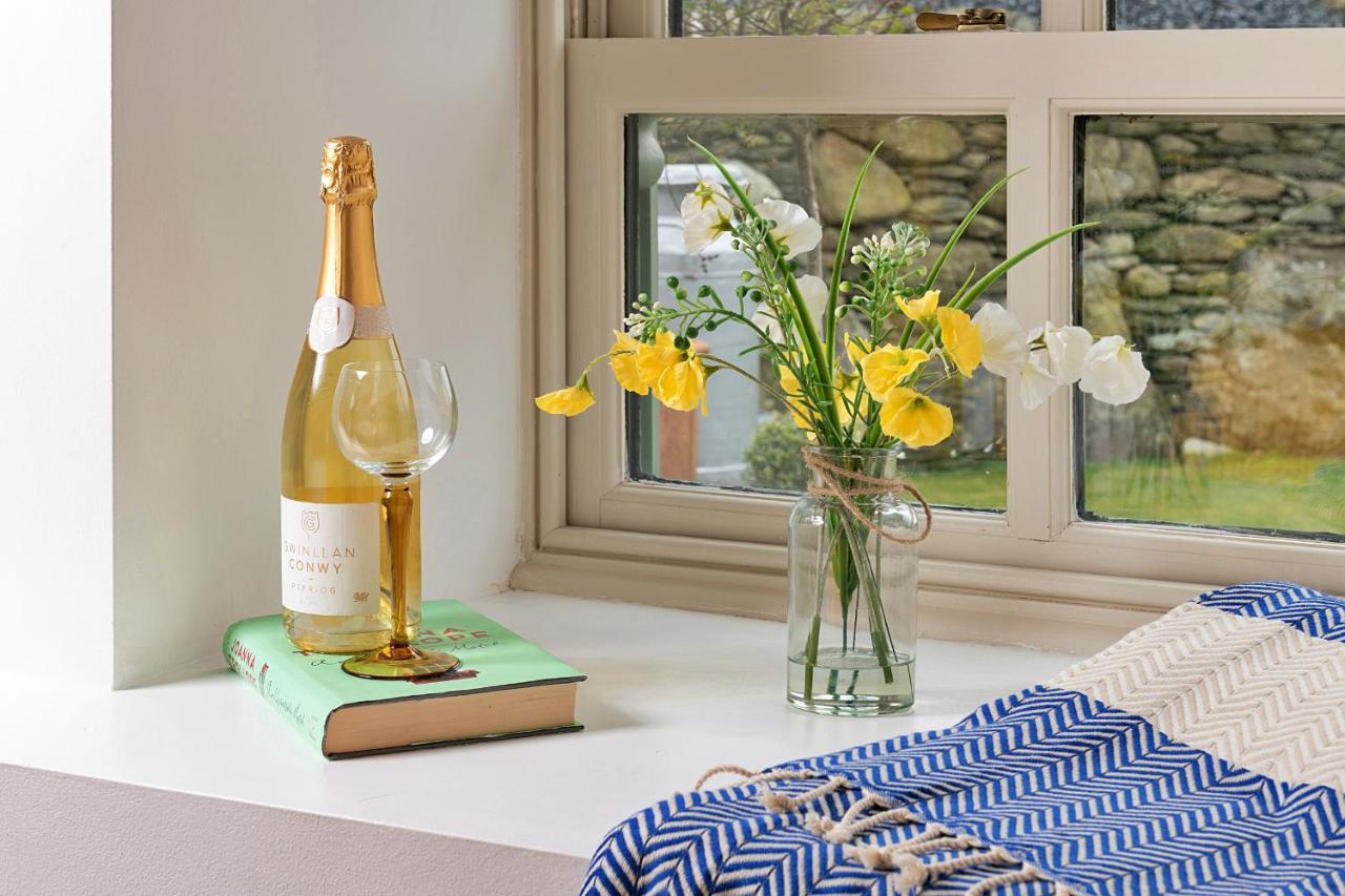 Finest Retreats - Moelis Granary - Luxury Cottage With Hot Tub Llandrillo Eksteriør billede