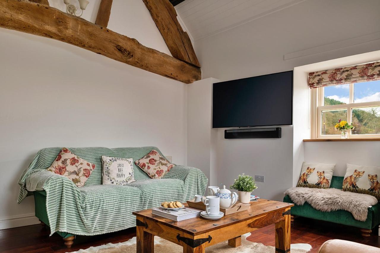 Finest Retreats - Moelis Granary - Luxury Cottage With Hot Tub Llandrillo Eksteriør billede