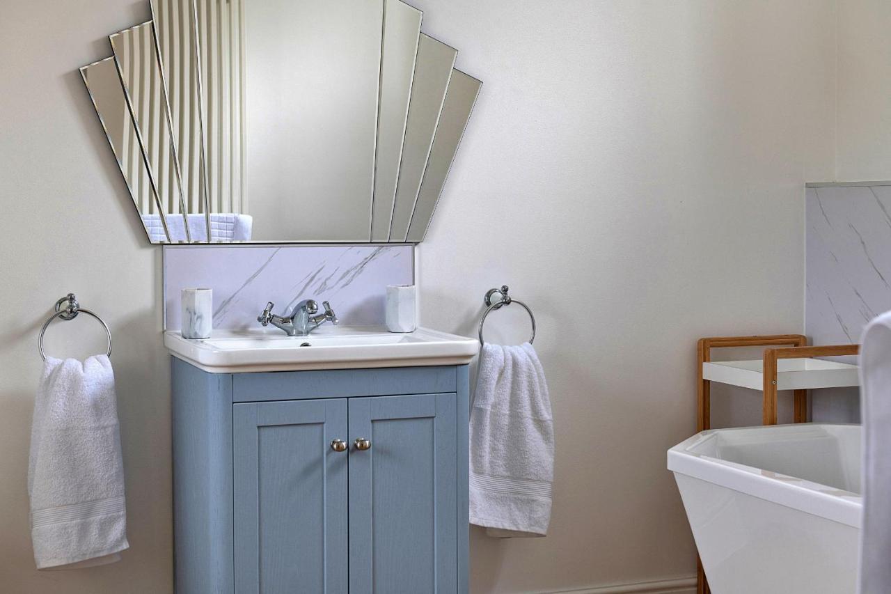 Finest Retreats - Moelis Granary - Luxury Cottage With Hot Tub Llandrillo Eksteriør billede
