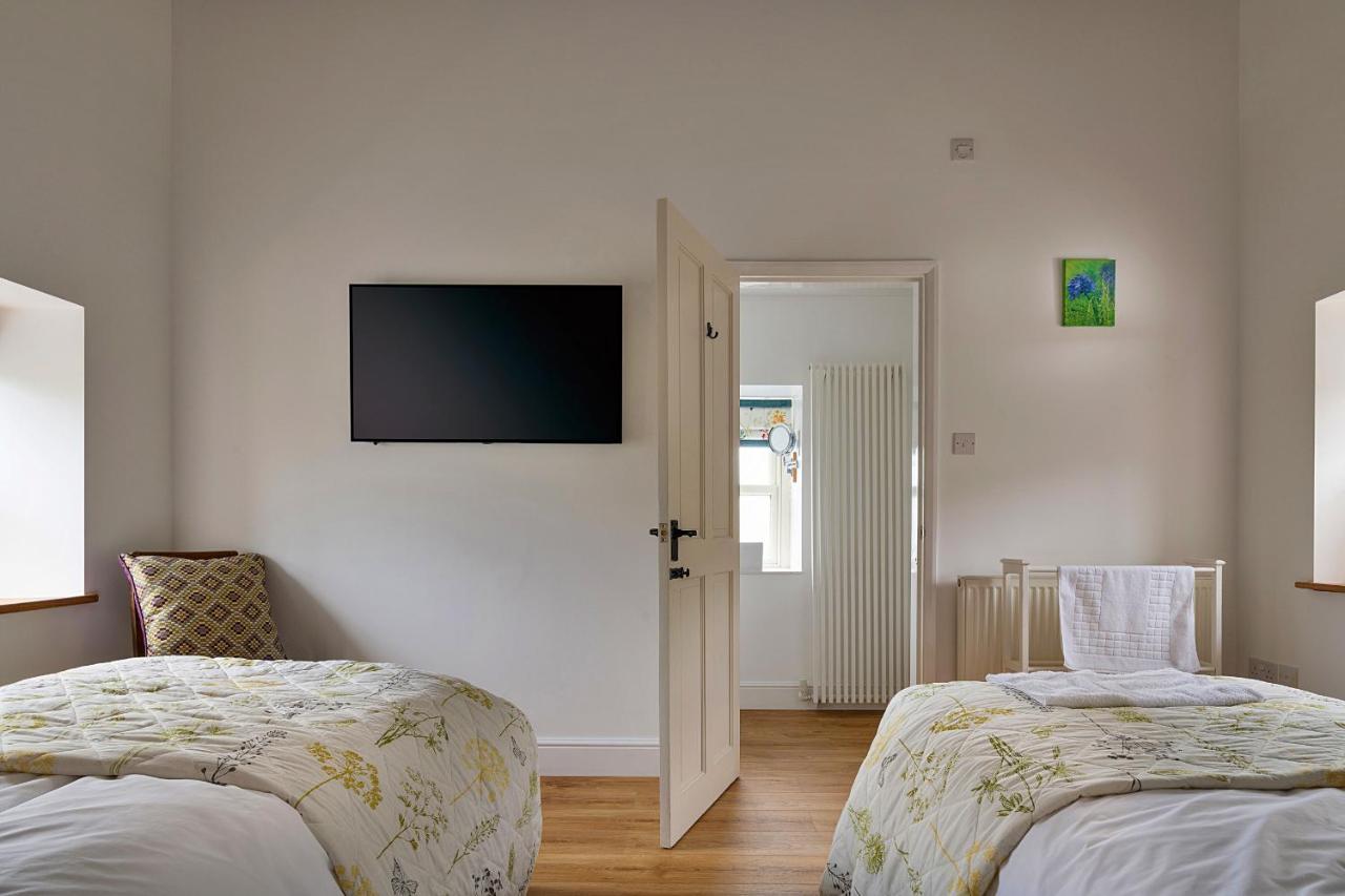 Finest Retreats - Moelis Granary - Luxury Cottage With Hot Tub Llandrillo Eksteriør billede