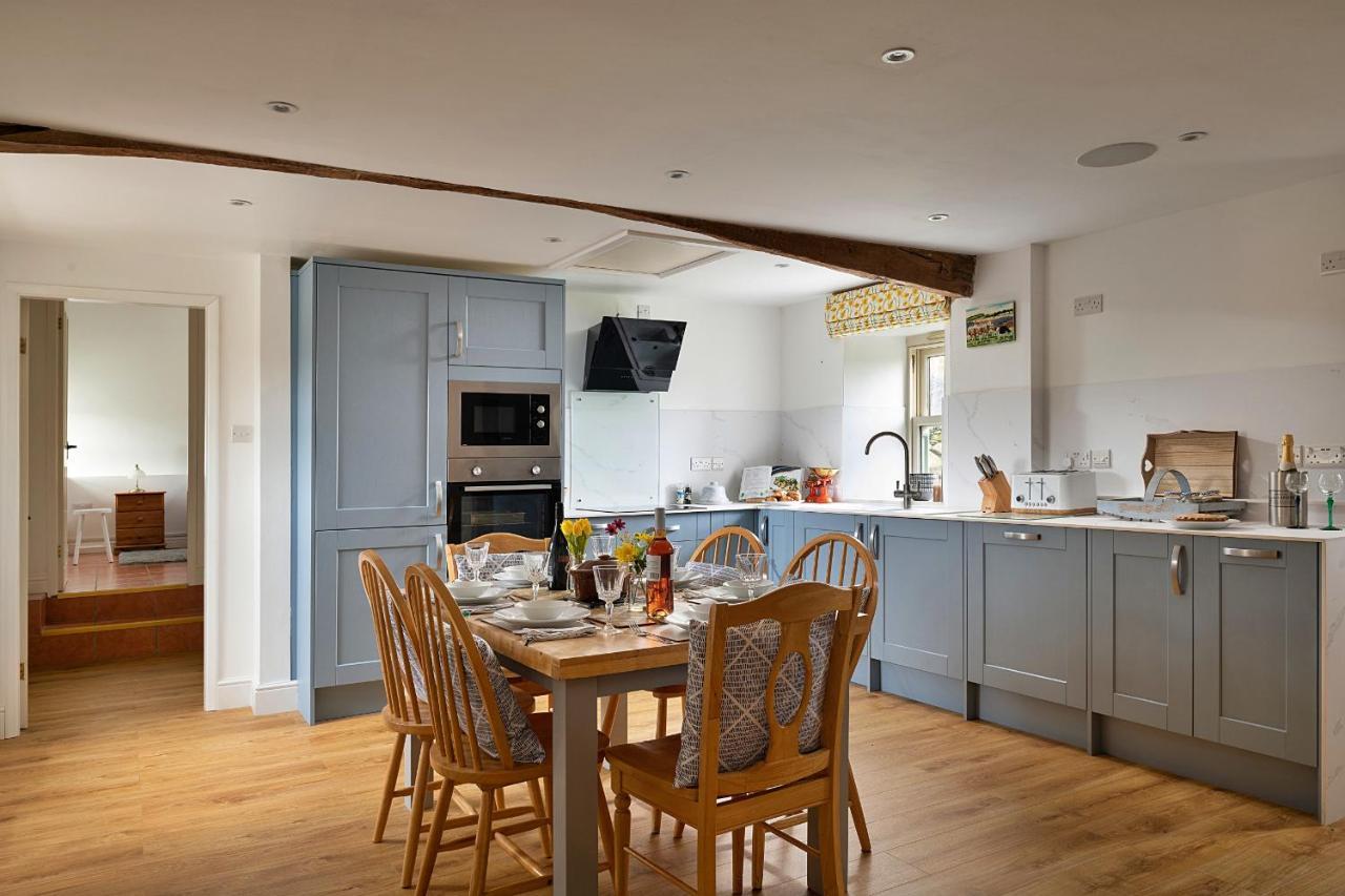 Finest Retreats - Moelis Granary - Luxury Cottage With Hot Tub Llandrillo Eksteriør billede