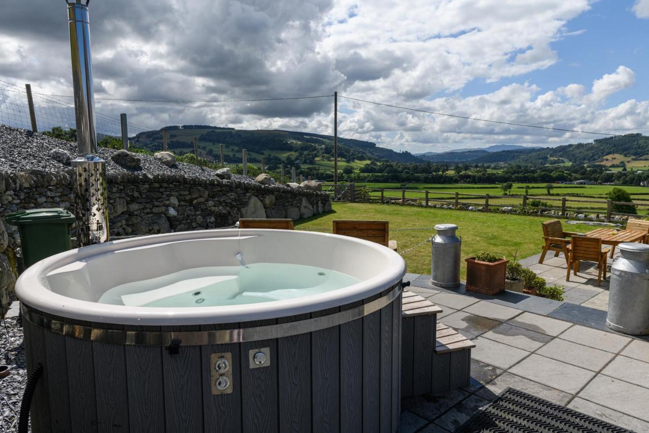 Finest Retreats - Moelis Granary - Luxury Cottage With Hot Tub Llandrillo Eksteriør billede